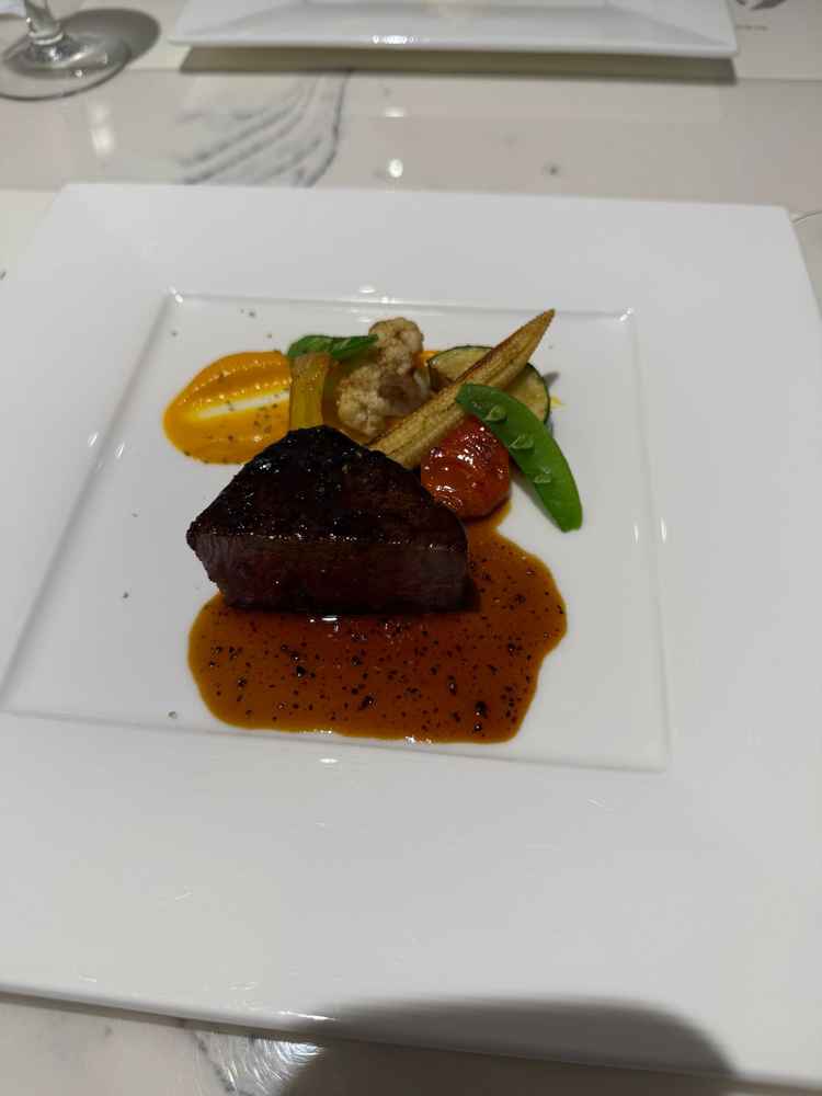 フルコースの肉料理