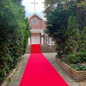 赤いバージンロードがあるチャペルです。