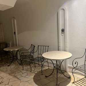 ゲストに喫煙者もいるので外のスペースもありがたいです。