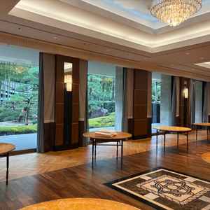 披露宴会場です。窓からはお庭が見えました。