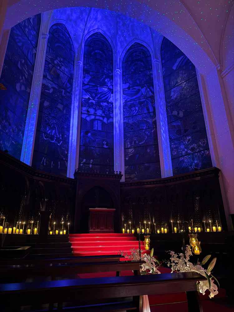 暗転した大聖堂