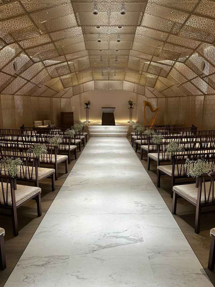 吸い込まれるように息をのむチャペル