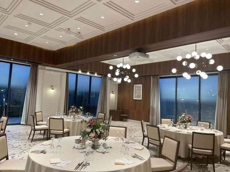 披露宴会場。電気もかわいい。