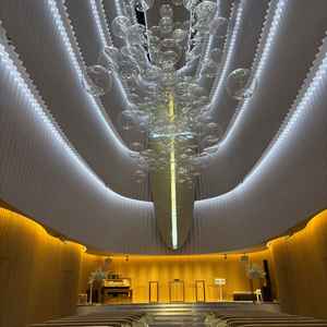 白いチャペルが本当に綺麗で、天井高が今まで見たチャペルの中でいちばん高くてとても感動しました。