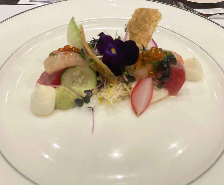 試食の前菜、冷菜、魚介と玄米のムース