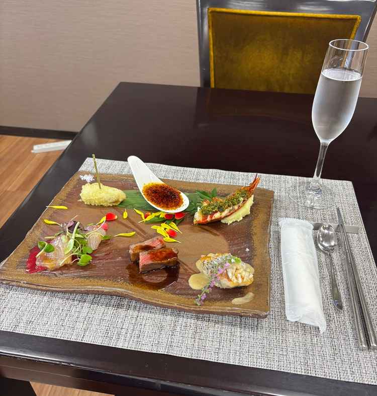 試食したワンプレートのお料理がとってもおいしかったです！エビが美味しすぎた。お肉も柔らかすぎる。