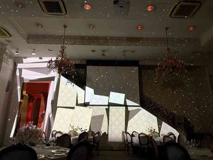 披露宴会場で見たプロジェクションマッピング