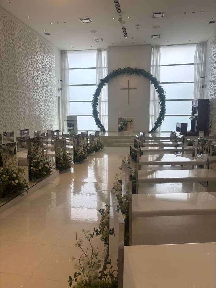 チャペルの写真。白を基調で綺麗な見た目でした。