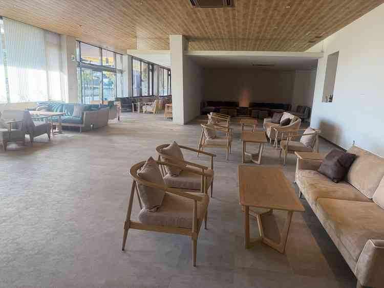 ゲストが開宴まで待つロビーはとても広くてくつろぐ事ができそう。