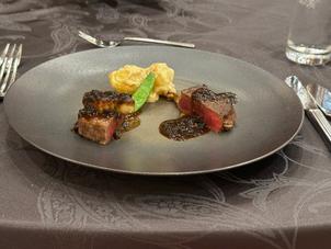 牛肉がとても美味しかったです。特にフォアグラが乗っているものが好きです。