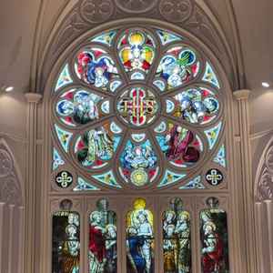 チャペル室内ステンドガラスが美しかった