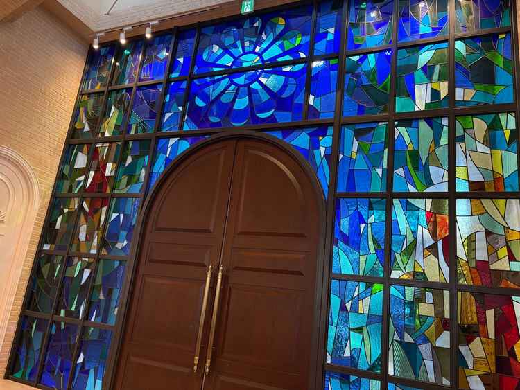 チャペルの内側から見た入口