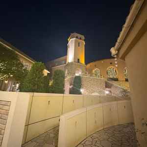 ライトアップされているチャペル外観です。