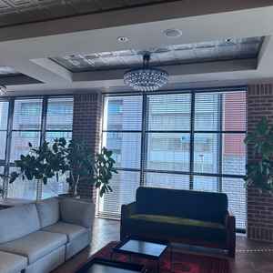 待合室。こじんまりとした雰囲気で色々飾りも飾れるみたいです。