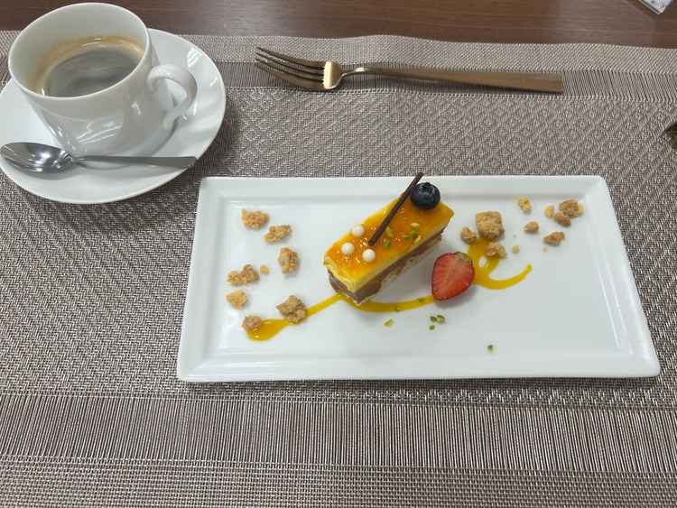 オレンジのケーキです。食感も味も良くとても美味しかったです。