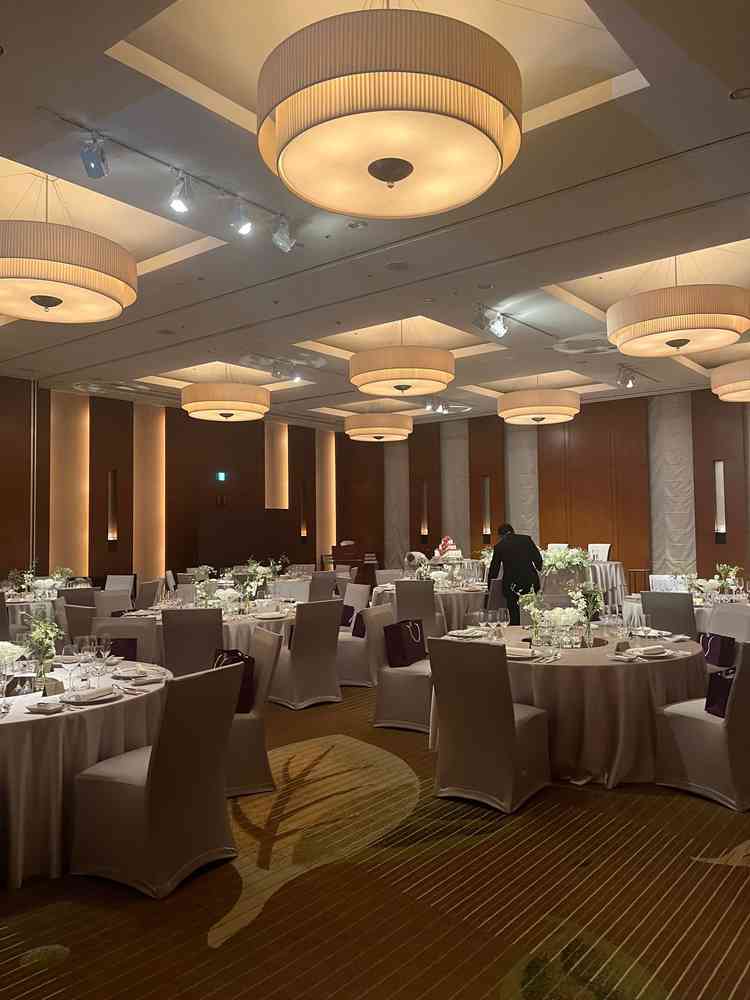 落ち着いた雰囲気の中に上質さを感じる会場でした。