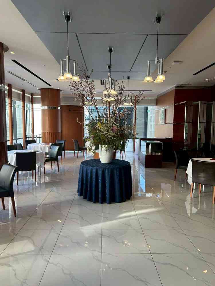 チャペルは普段レストランとのことで、また戻ってこられるという体験ができるのも素敵だと思いました。