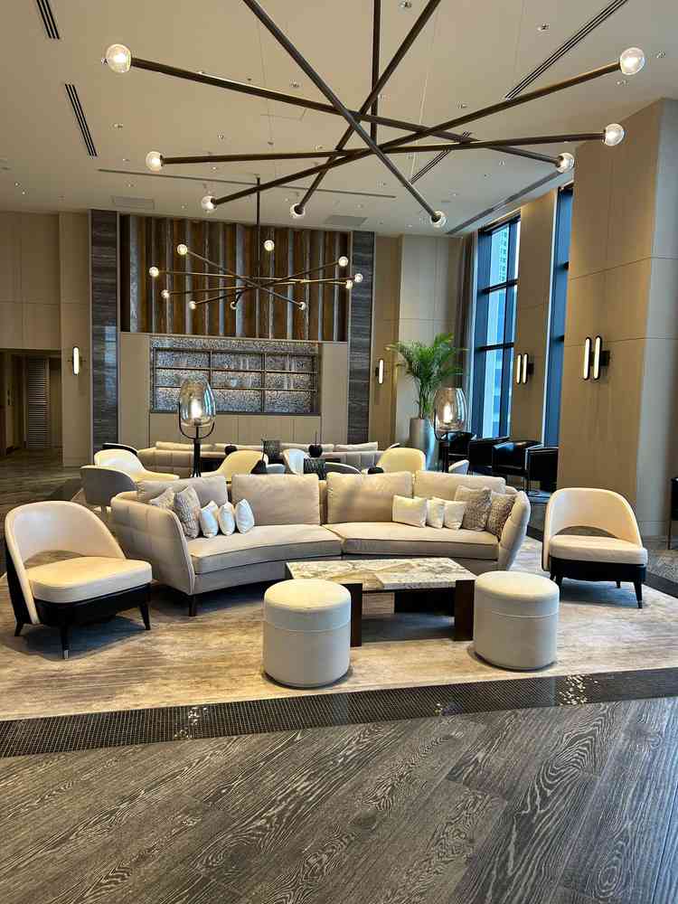 披露宴会場に入るまでのゲスト用待合。家具もお洒落。