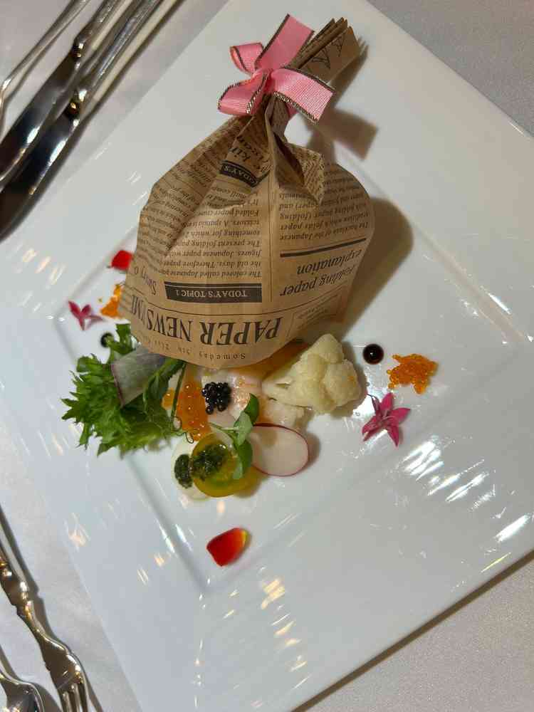 試食でいただいたブーケ風の前菜です。