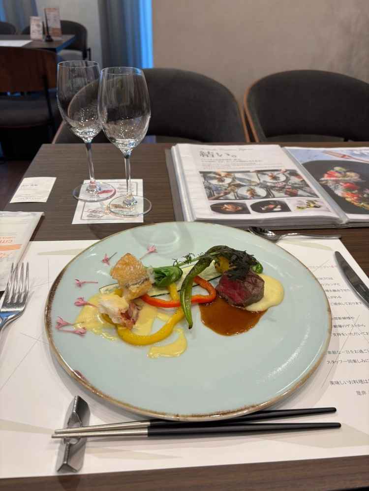 お料理はとても美味しかったです。とくにお肉は上質ながらも胸焼けしなくさらっと食べられて良かったです。