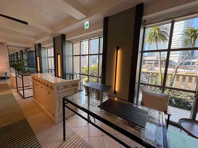 ウェルカムドリンクのスペースもあり、動線一つひとつでワクワクするような演出を感じることができました。