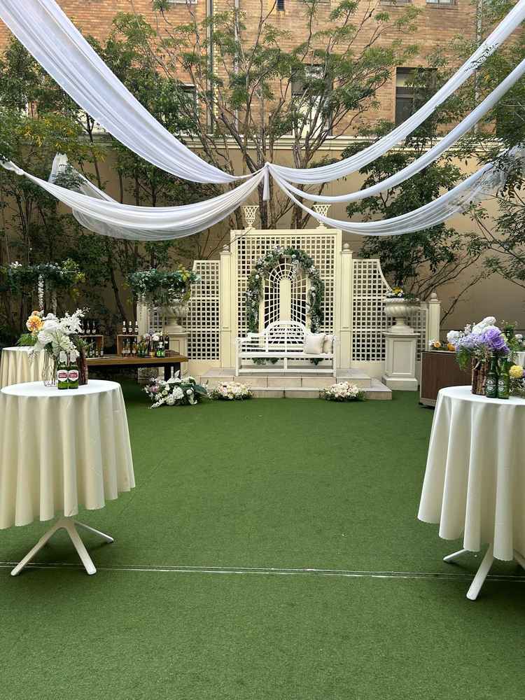 ガーデン挙式も可能で、ここにアップライトピアノを移動させてくることもできるそうです。