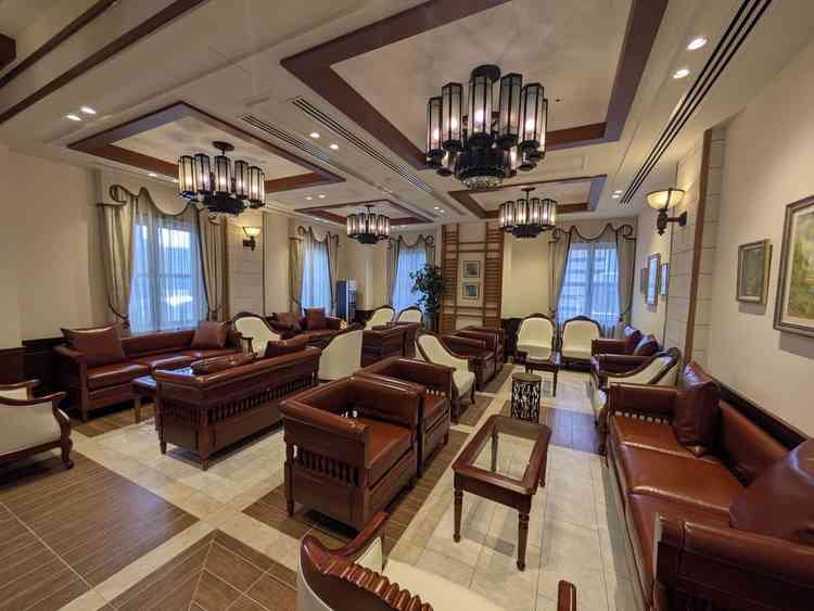 待合室。落ち着いた雰囲気でゆったり過ごせそうでした。