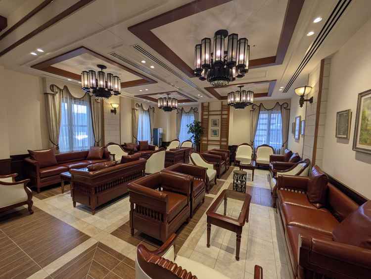 待合室。落ち着いた雰囲気でゆったり過ごせそうでした。