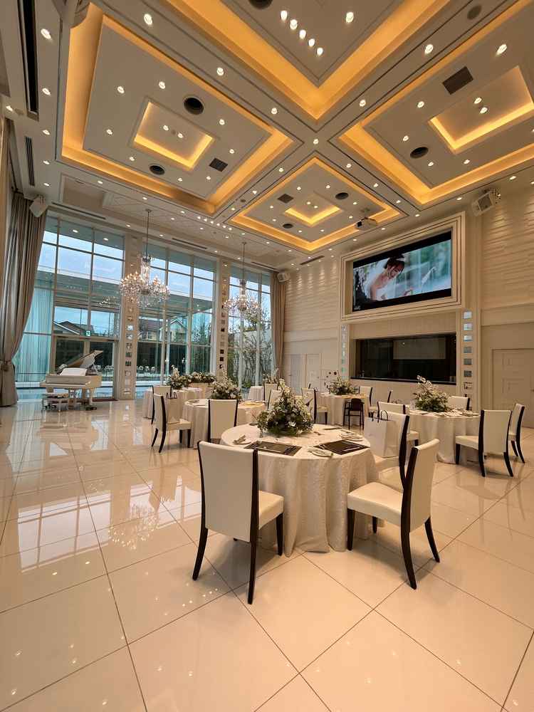 3面ガラスのチャペルを選んだ時に選べる披露宴会場。