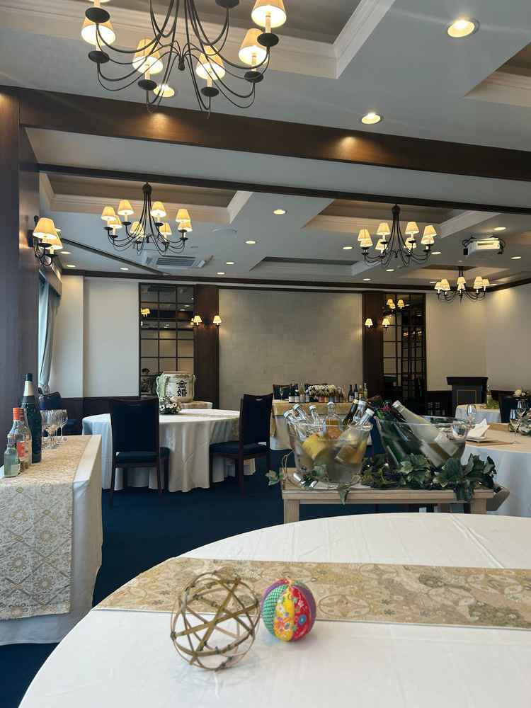 披露宴会場の、1番後ろの席からの写真です。こじんまりしていてよかったです。