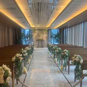 チャペル。2面が大きな窓なので曇りの日でもとても明るい。