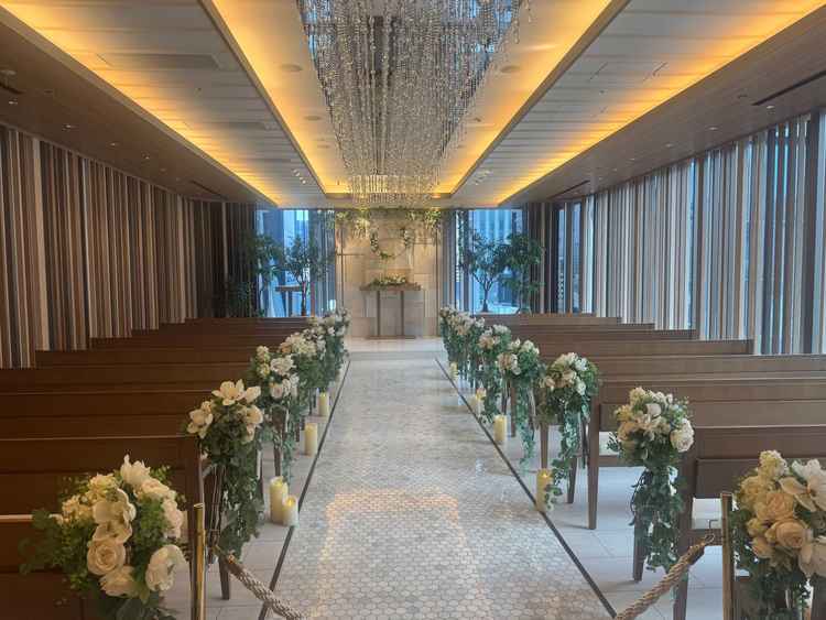 チャペル。2面が大きな窓なので曇りの日でもとても明るい。