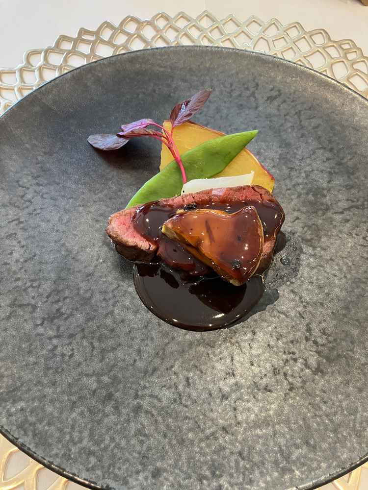 箸で切れるくらい柔らかく旨みがあったお肉