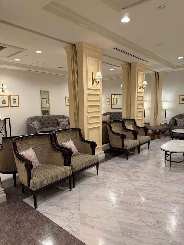 親族の待機室は席数も多く、扉ではなくカーテンで仕切られているので、交流もスムーズにできそう。