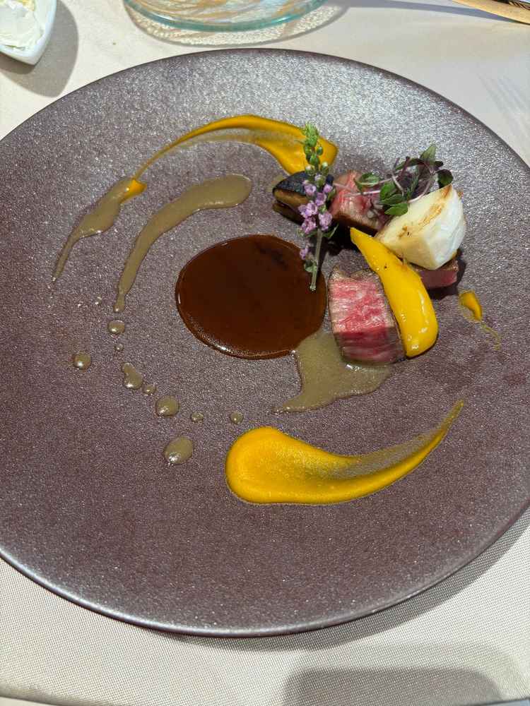 こちらの写真を含めお料理を頂きました。どれもとても美味しかったです。