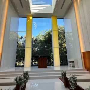 チャペル。白と緑で綺麗だった。