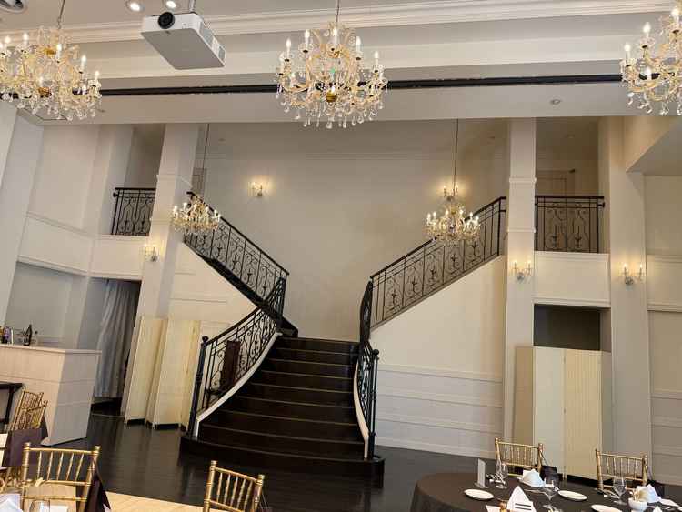 Y字の階段が珍しかったです。