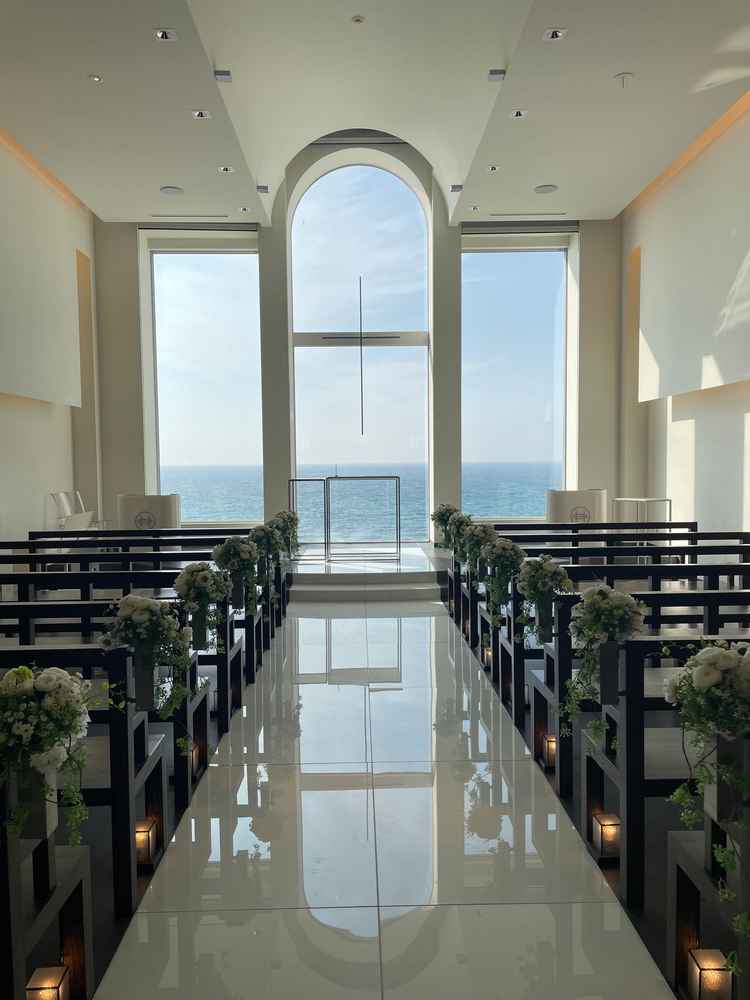 グレージュ内のチャペルです。海が見えて素敵だなと感じました。