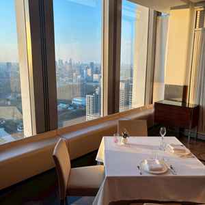 披露宴会場は少人数用の場所を案内してもらいました。