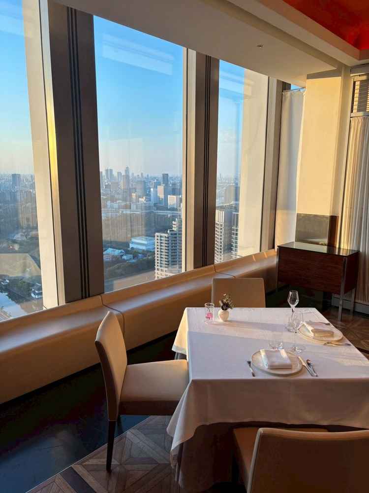 披露宴会場は少人数用の場所を案内してもらいました。