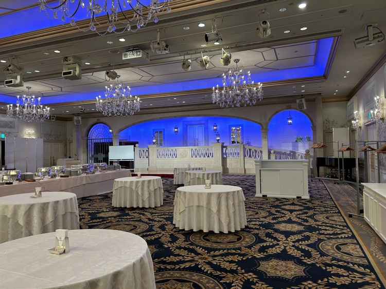 披露宴会場。色も変えれて良かった。