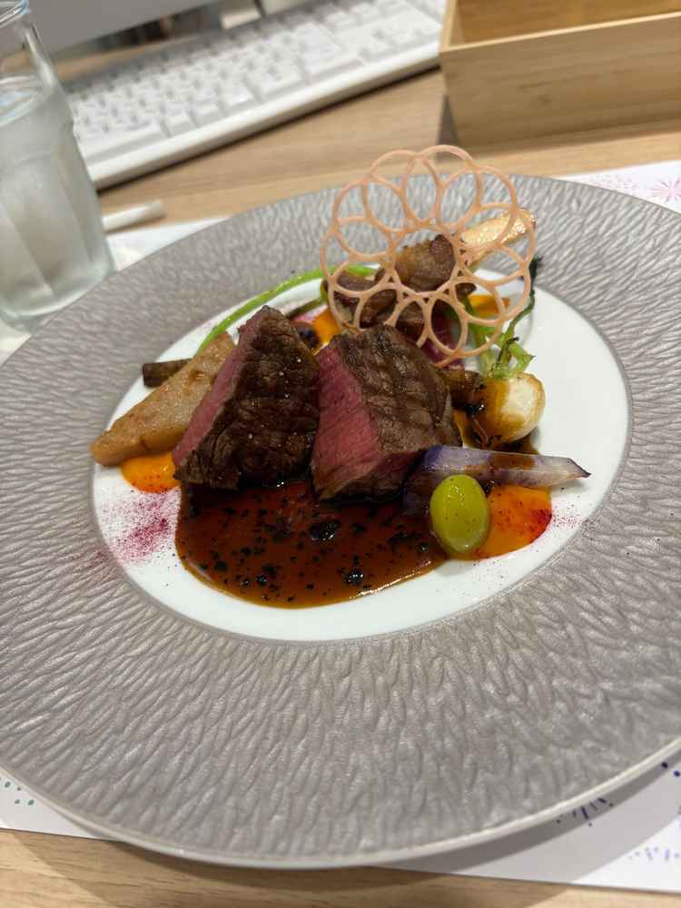 見た目も綺麗でとっても美味しかったです。デザートも可愛くて他のお料理も期待できそうだなと思いました。