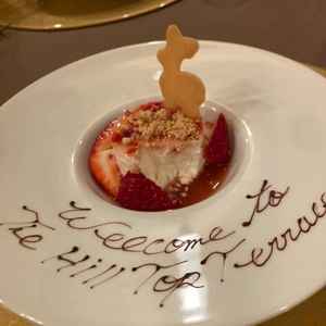 試食会デザート。旬のイチゴたっぷり。