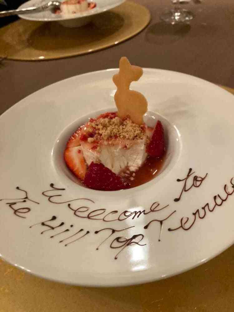 試食会デザート。旬のイチゴたっぷり。