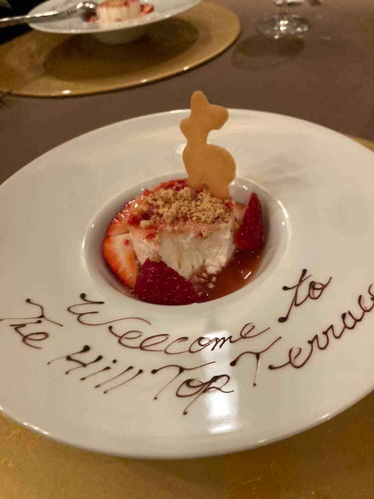 試食会デザート。旬のイチゴたっぷり。