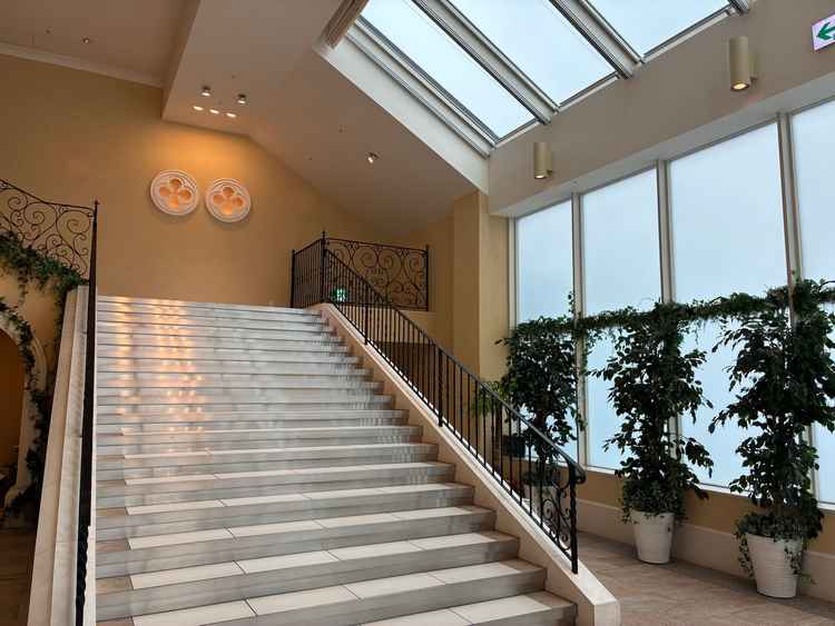 雨が降っても楽しめそうなチャペルガーデン