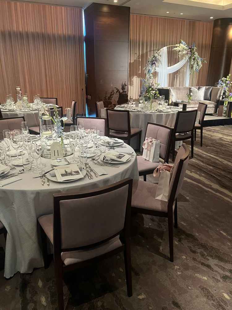 披露宴会場２つのうちの１つでMAX120名入るハルモニアの部屋。