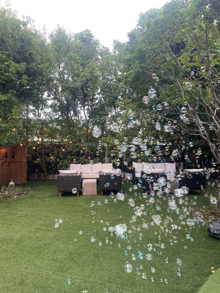 開放感があり緑が映えるガーデンテラス