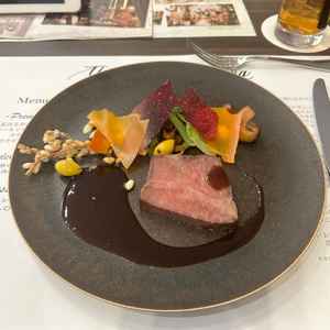 メイン料理。料理はどれも拘られており美味しかったです。アレルギーにも丁寧に対応いただき助かりました。