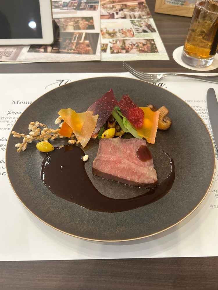 メイン料理。料理はどれも拘られており美味しかったです。アレルギーにも丁寧に対応いただき助かりました。